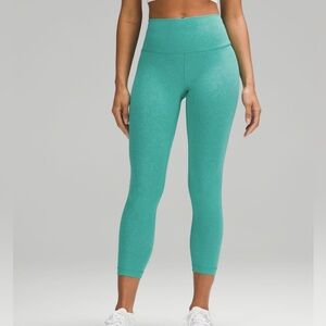 Wunder Train High-Rise Crop 23"	
Blaze Maldives Green	
Size: 8